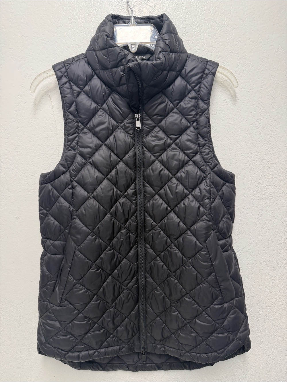 Athleta Quilted Sleeveless Puffer Vest in Black